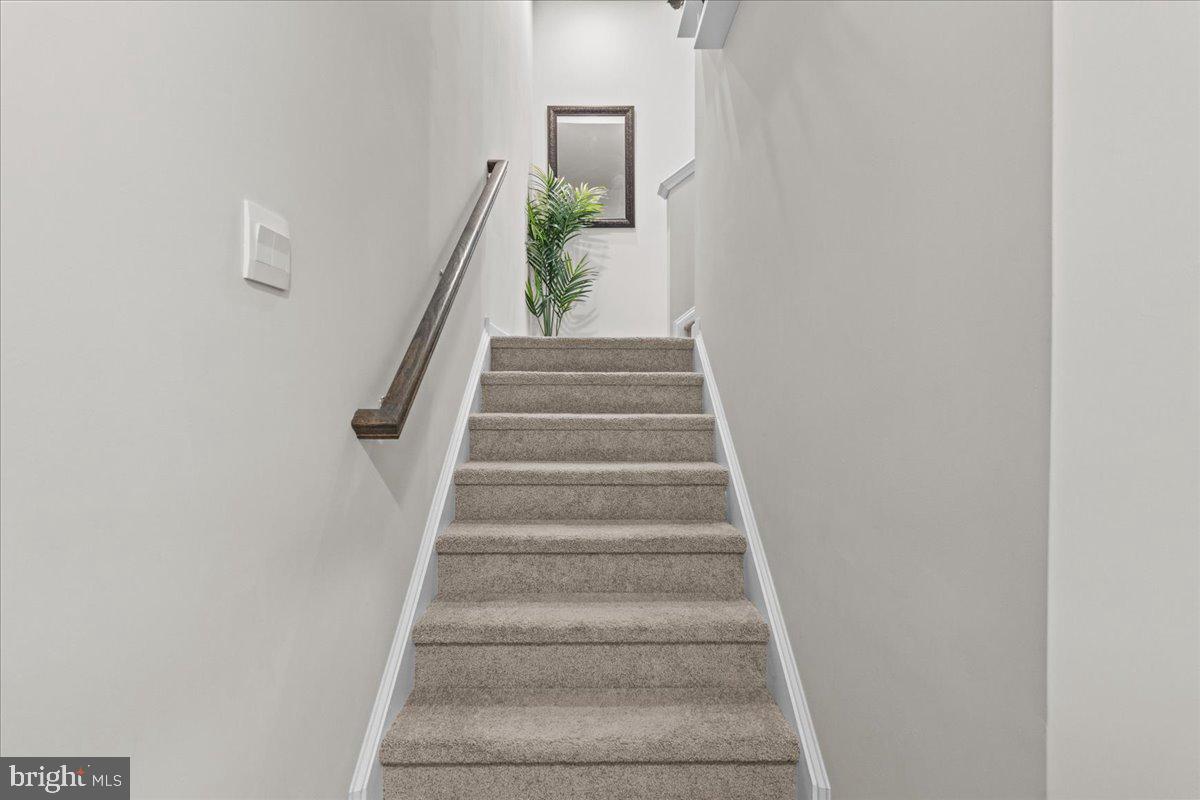 9 Sister's Farmstead Road Mount Laurel, NJ 08054 - Photo 8 of 43 a view of entryway