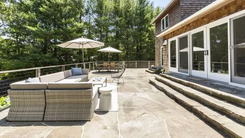 10 Scallop Avenue, East Hampton, NY 11937