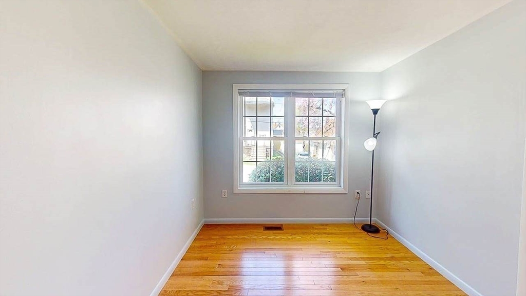 4 Alder Street Worcester, MA 01606 - Photo 15 of 40