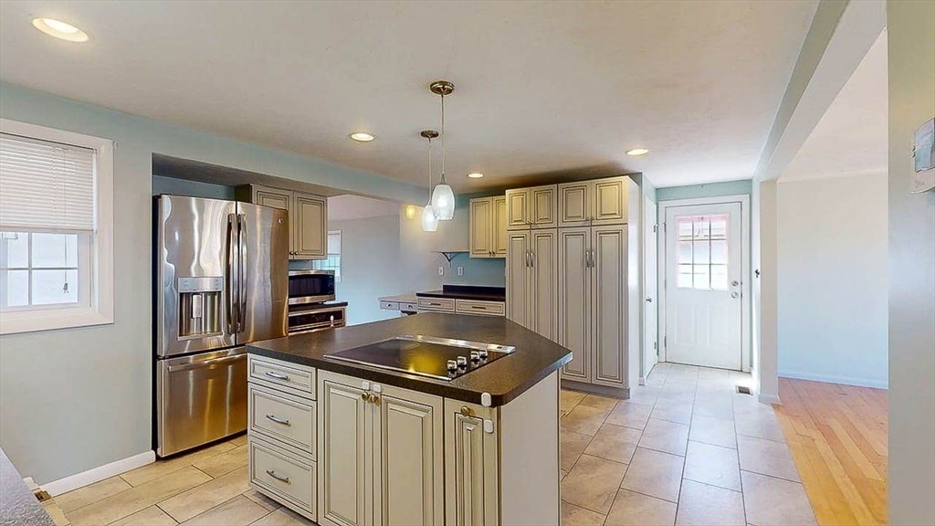 4 Alder Street Worcester, MA 01606 - Photo 6 of 40