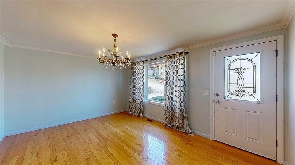 4 Alder Street Worcester, MA 01606 - Photo 9 of 40