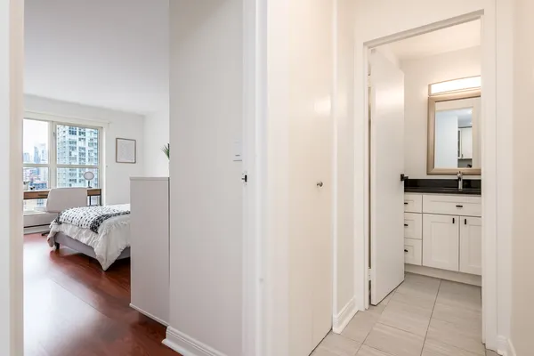 $2,500 | 1212 North LaSalle Drive, Unit 1207, Chicago, IL 60610