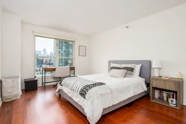 $2,500 | 1212 North LaSalle Drive, Unit 1207, Chicago, IL 60610