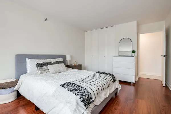 $2,500 | 1212 North LaSalle Drive, Unit 1207, Chicago, IL 60610