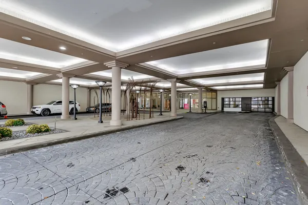 $2,500 | 1212 North LaSalle Drive, Unit 1207, Chicago, IL 60610