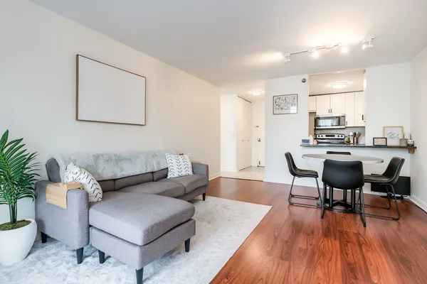 $2,500 | 1212 North LaSalle Drive, Unit 1207, Chicago, IL 60610