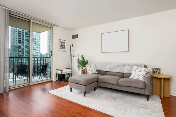 $2,500 | 1212 North LaSalle Drive, Unit 1207, Chicago, IL 60610