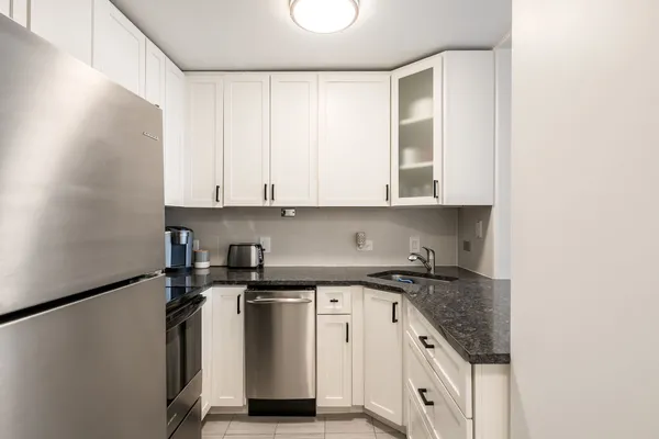 $2,500 | 1212 North LaSalle Drive, Unit 1207, Chicago, IL 60610