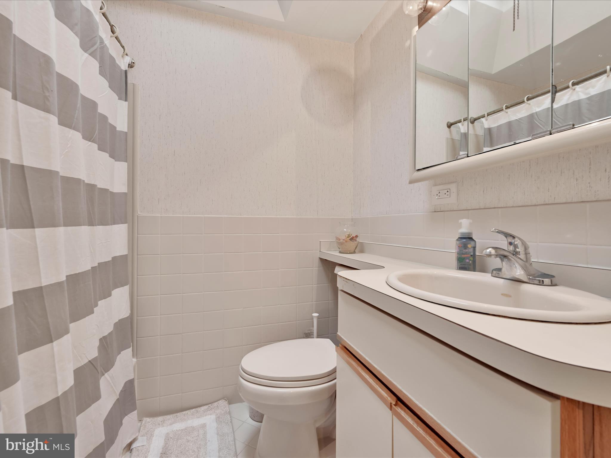 146 Academy Road Clifton Heights, PA 19018 - Photo 19 of 28 Bathroom