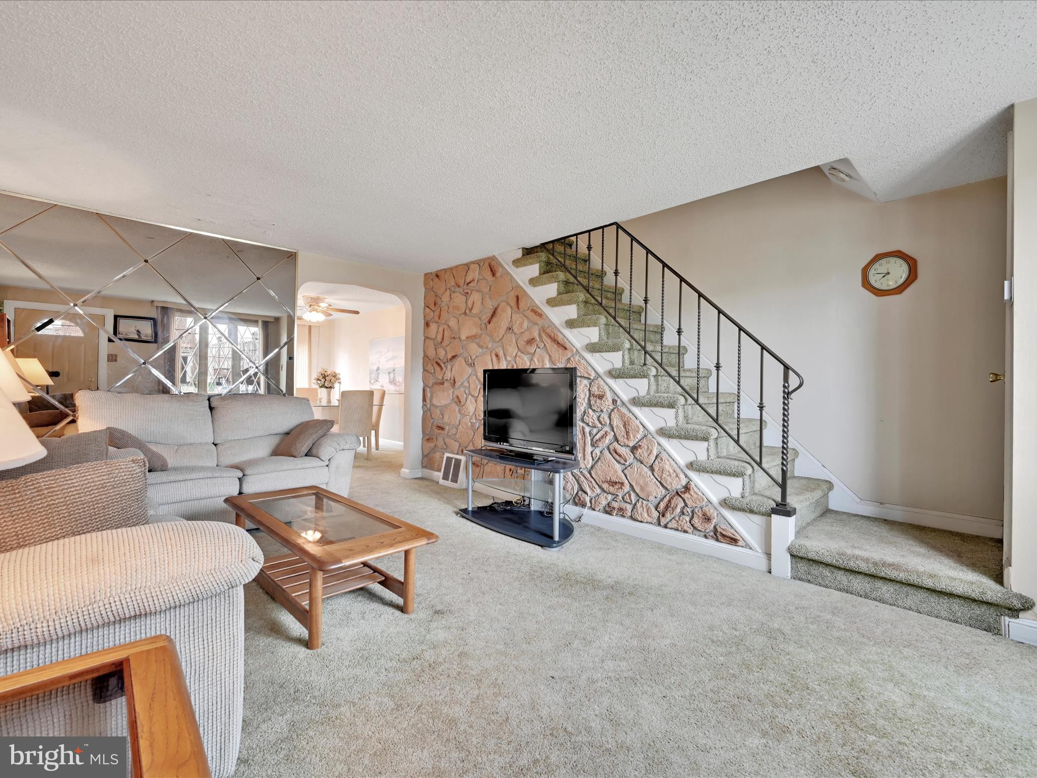 146 Academy Road Clifton Heights, PA 19018 - Photo 6 of 28 Living Room