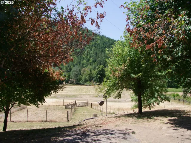 $369,500 | 4623 South Myrtle Road, Myrtle Creek, OR 97457