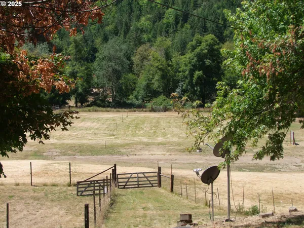 $369,500 | 4623 South Myrtle Road, Myrtle Creek, OR 97457