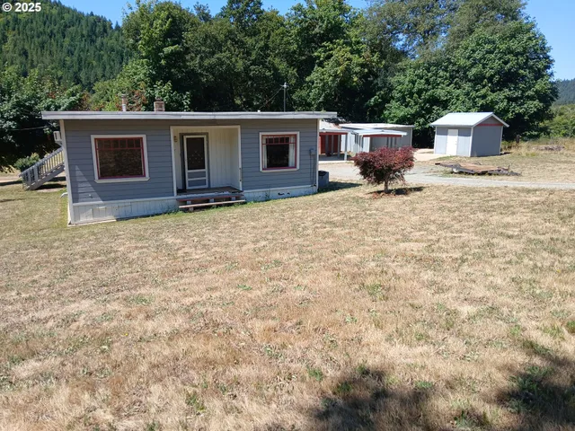 $369,500 | 4623 South Myrtle Road, Myrtle Creek, OR 97457