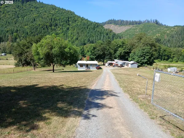 $369,500 | 4623 South Myrtle Road, Myrtle Creek, OR 97457