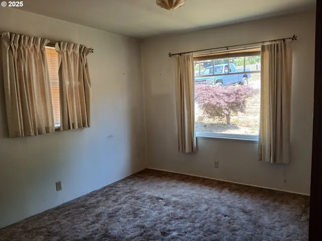 $369,500 | 4623 South Myrtle Road, Myrtle Creek, OR 97457