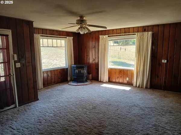 $369,500 | 4623 South Myrtle Road, Myrtle Creek, OR 97457