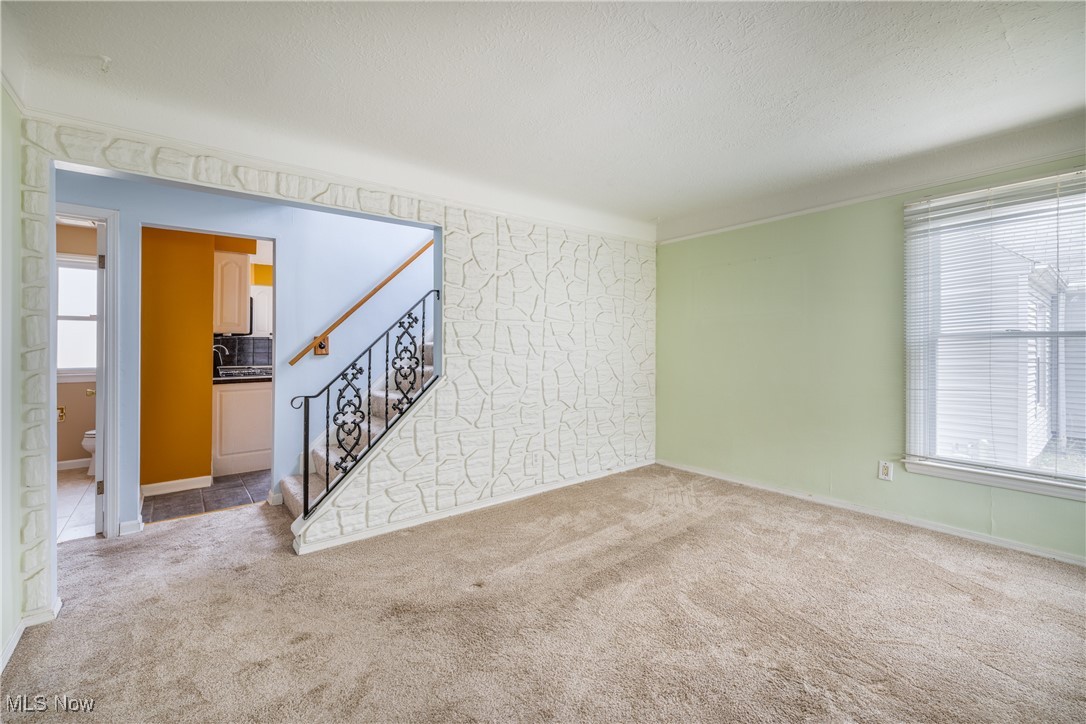 4516 Snow Road Cleveland, OH 44134 - Photo 3 of 31