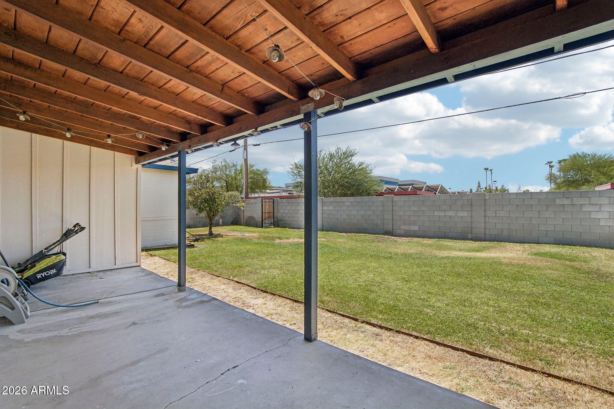 2401 West Echo Lane Phoenix, AZ 85021 - Photo 31 of 40 31-web-or-mls-W Echo Ln-S2706-031
