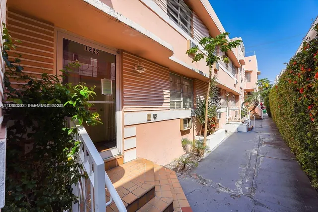 $1,950 | 1227 Euclid Avenue, Unit 8, Miami Beach, FL 33139