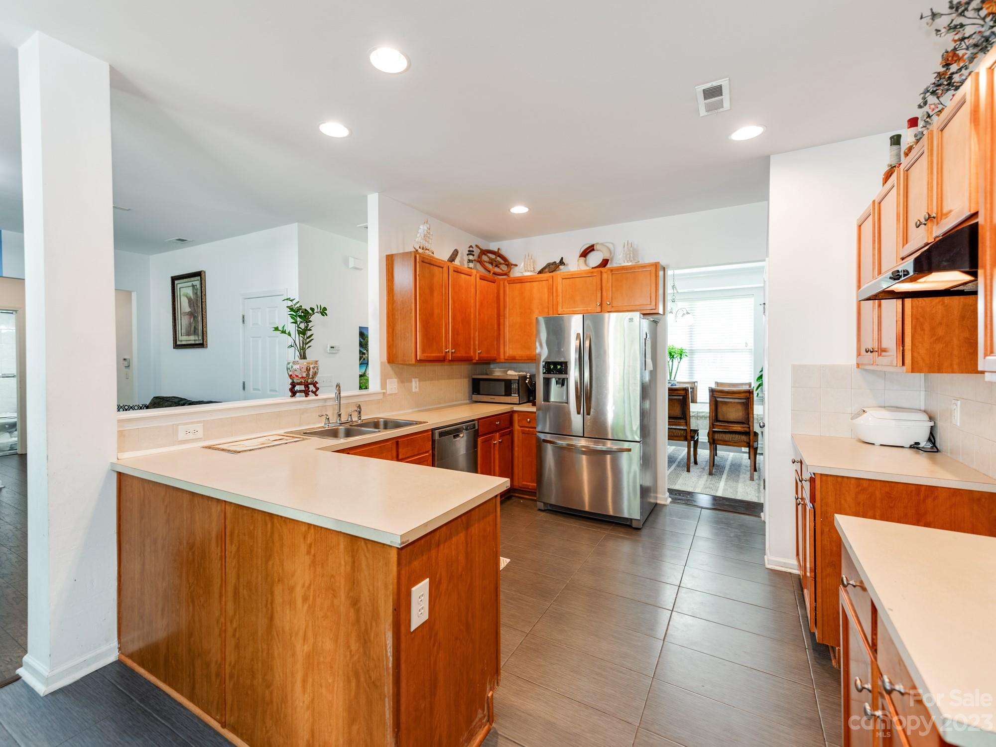 4409 Lawrence Daniel Drive Matthews, NC 28104 - Photo 13 of 38 a large kitchen with stainless steel appliances a stove a refrigerator a oven and a sink