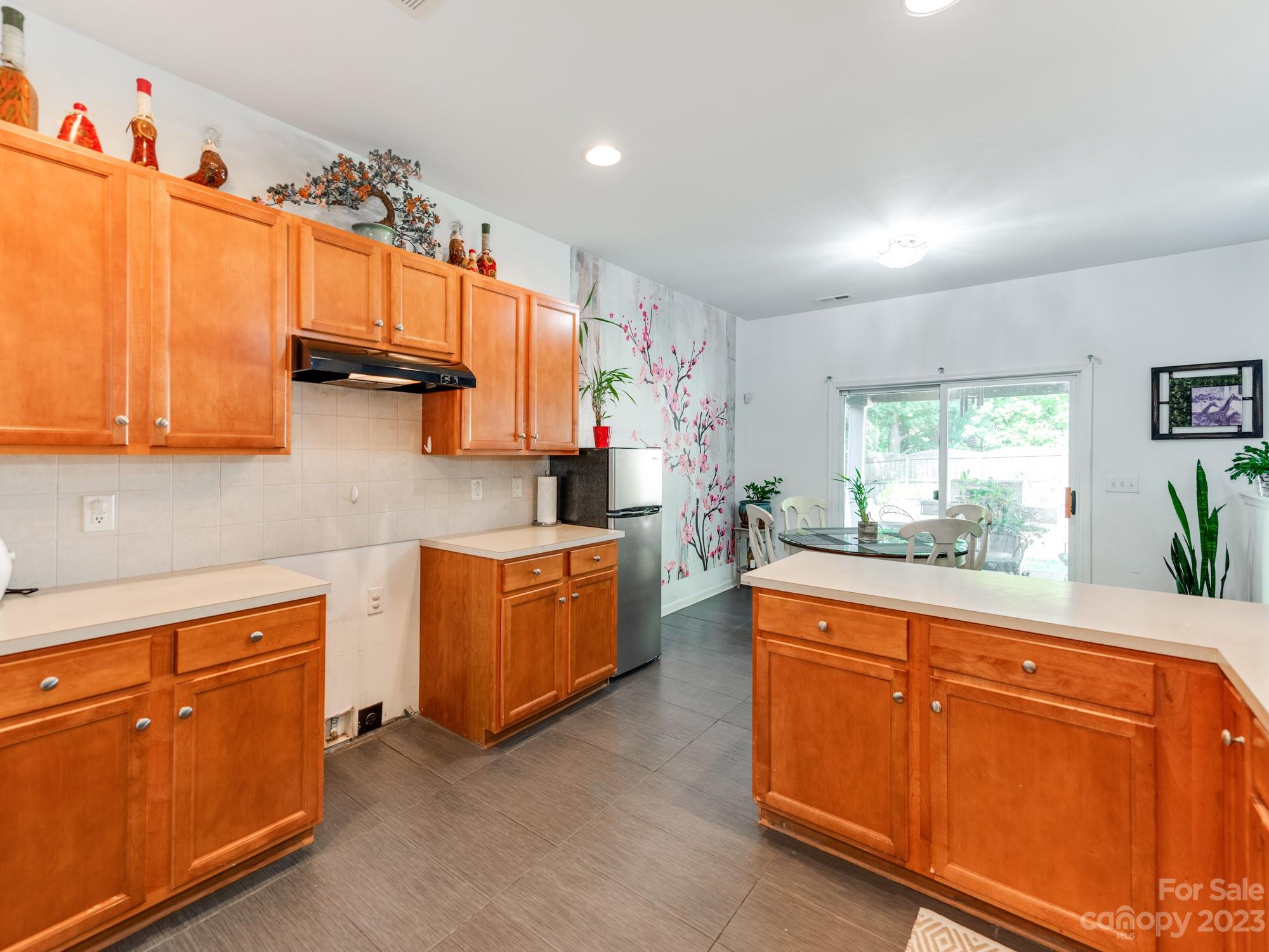 4409 Lawrence Daniel Drive Matthews, NC 28104 - Photo 15 of 38 a kitchen with stainless steel appliances granite countertop a sink a stove and a refrigerator