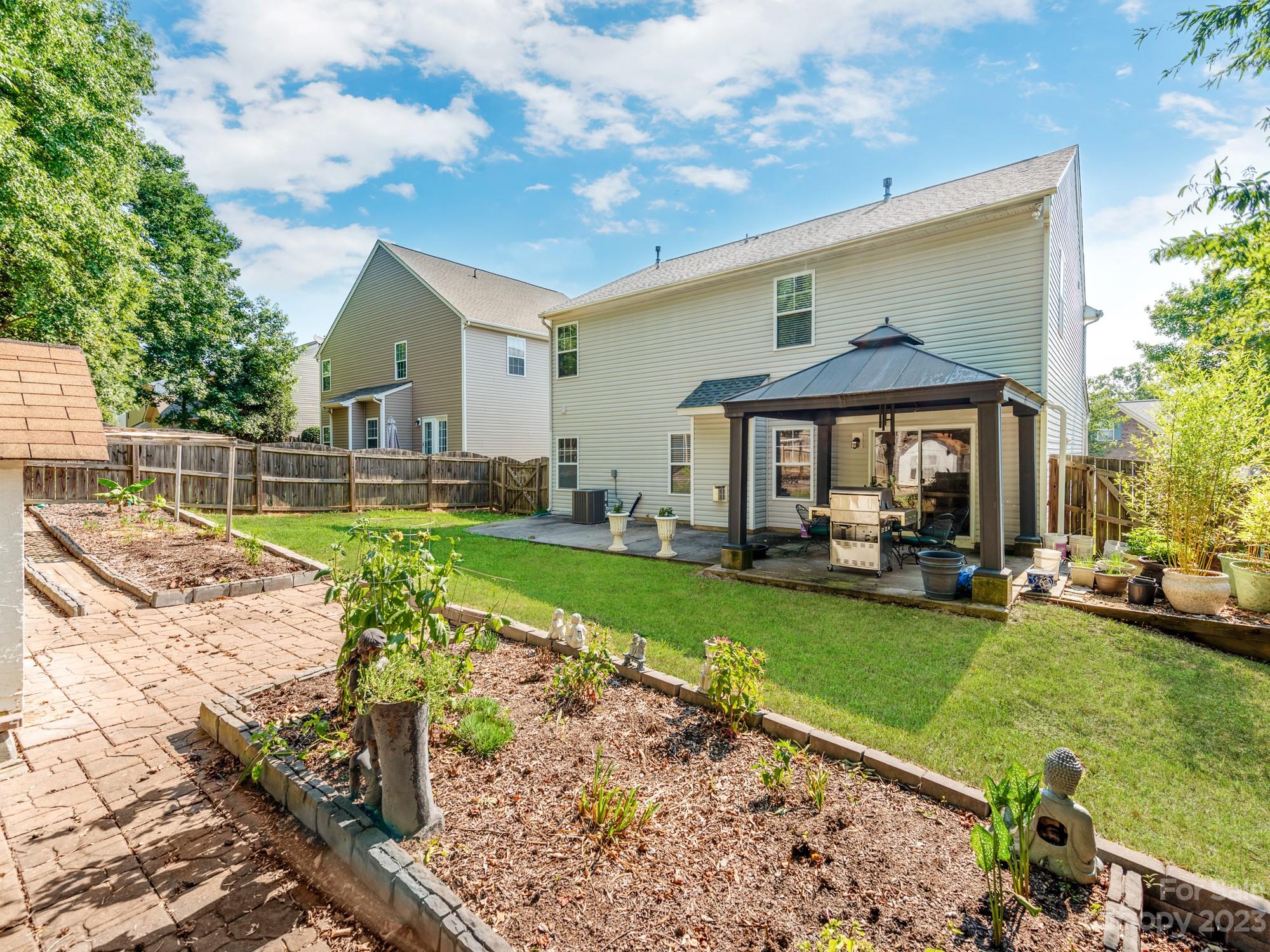 4409 Lawrence Daniel Drive Matthews, NC 28104 - Photo 38 of 38 a front view of a house with garden