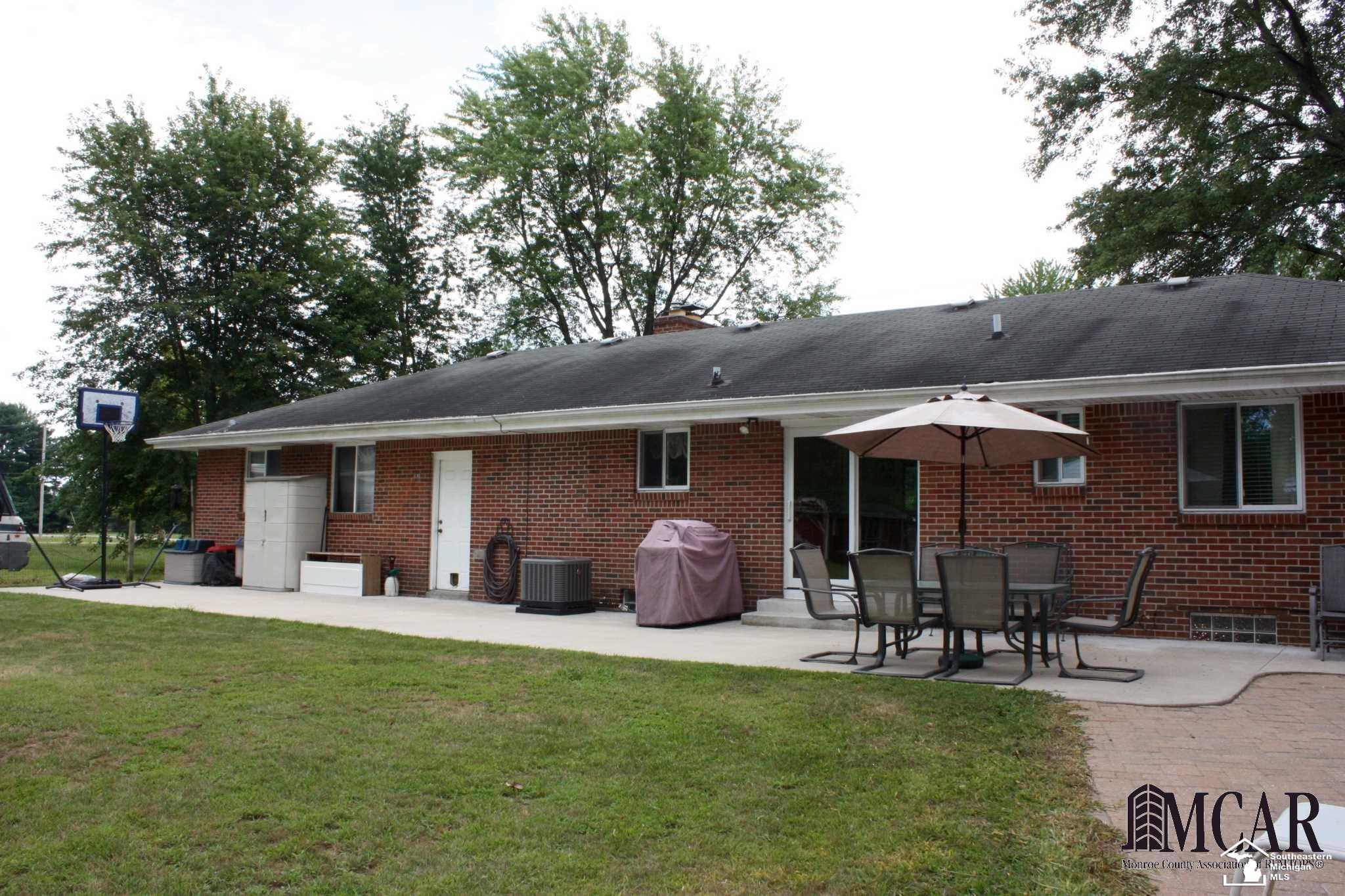 5626 Samaria Road Ottawa Lake, MI 49267 - Photo 36 of 40 Patio