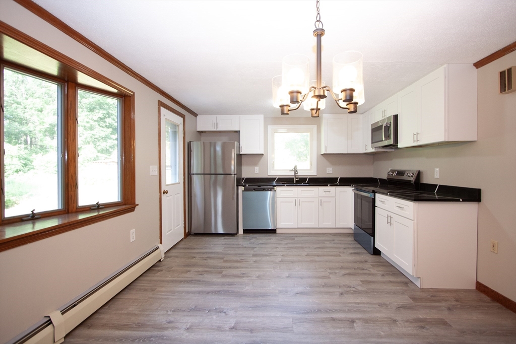 21 Siani Road Leicester, MA 01542 - Photo 6 of 31