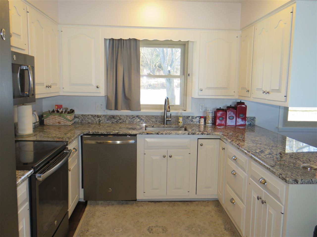 636 Holly Road Cadillac, MI 49601 - Photo 7 of 27 1885229-6.JPG