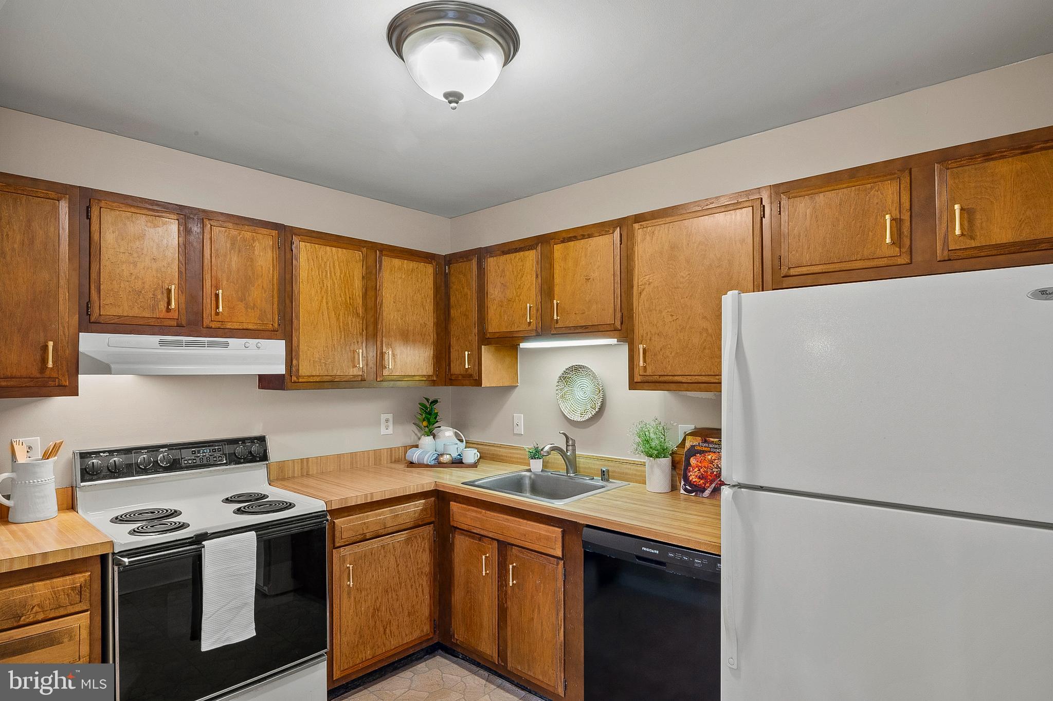 1527 Patuxent Manor Road Davidsonville, MD 21035 - Photo 14 of 42 Kitchen