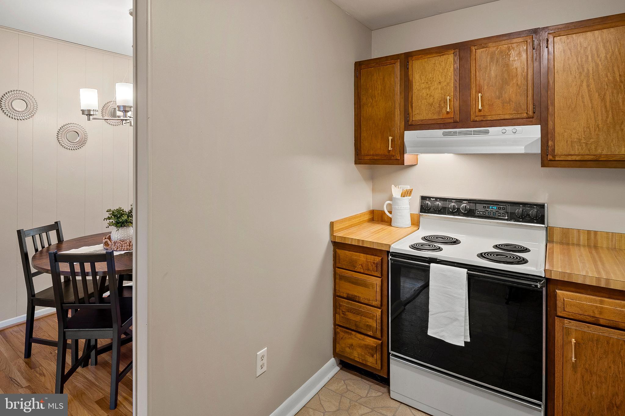 1527 Patuxent Manor Road Davidsonville, MD 21035 - Photo 15 of 42 Kitchen (alt view)