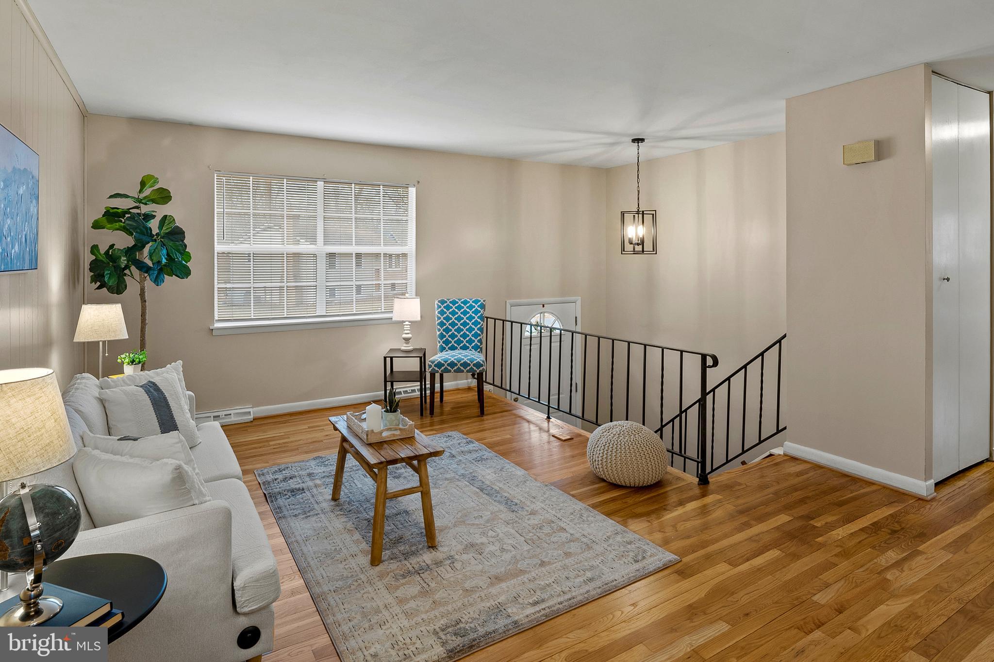 1527 Patuxent Manor Road Davidsonville, MD 21035 - Photo 2 of 42 Living Room
