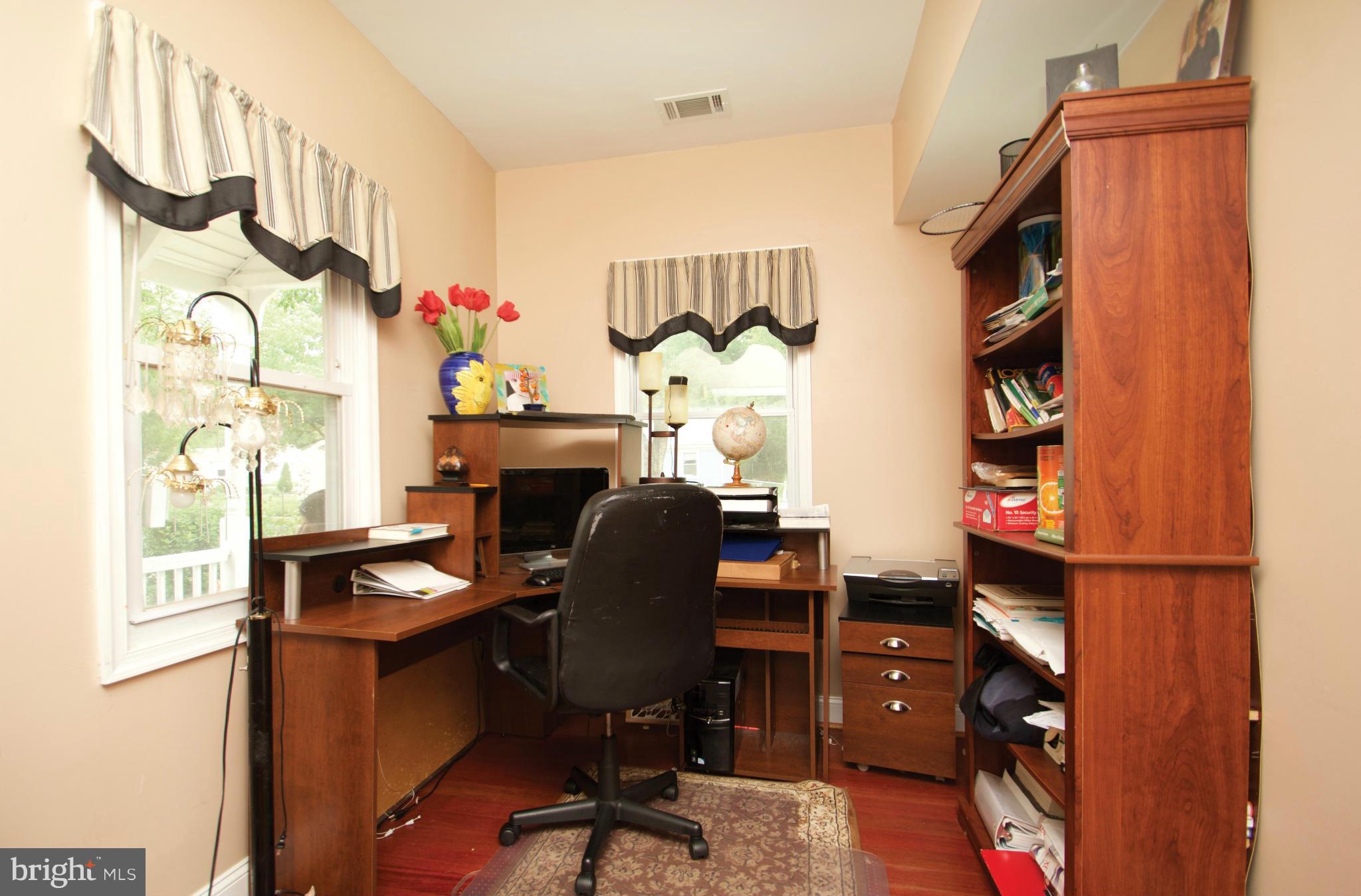 505 Pinewood Road Rockville, MD 20850 - Photo 12 of 30 Interior (General)