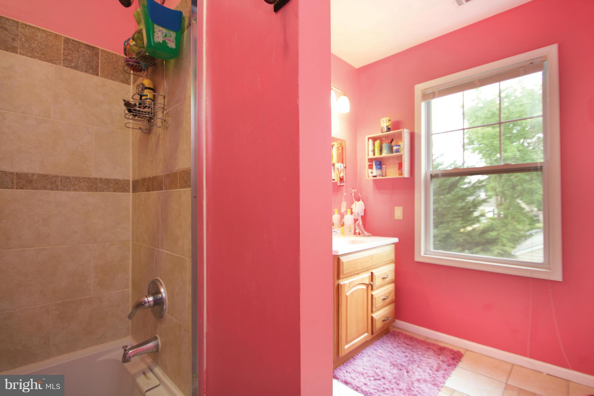 505 Pinewood Road Rockville, MD 20850 - Photo 20 of 30 Bath