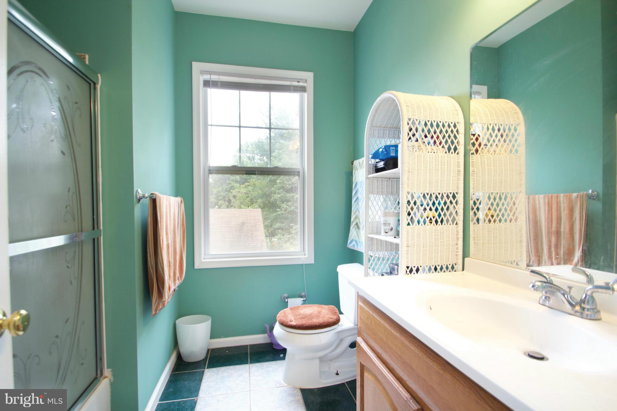 505 Pinewood Road Rockville, MD 20850 - Photo 23 of 30 Bath