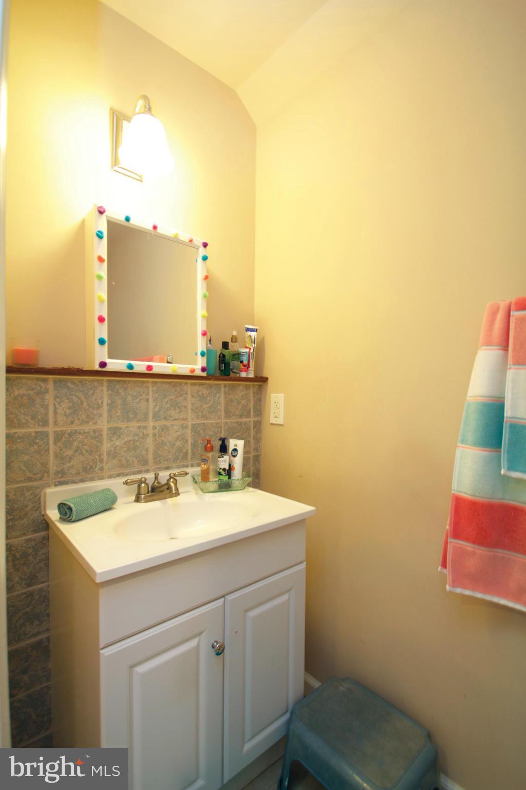505 Pinewood Road Rockville, MD 20850 - Photo 26 of 30 Bath