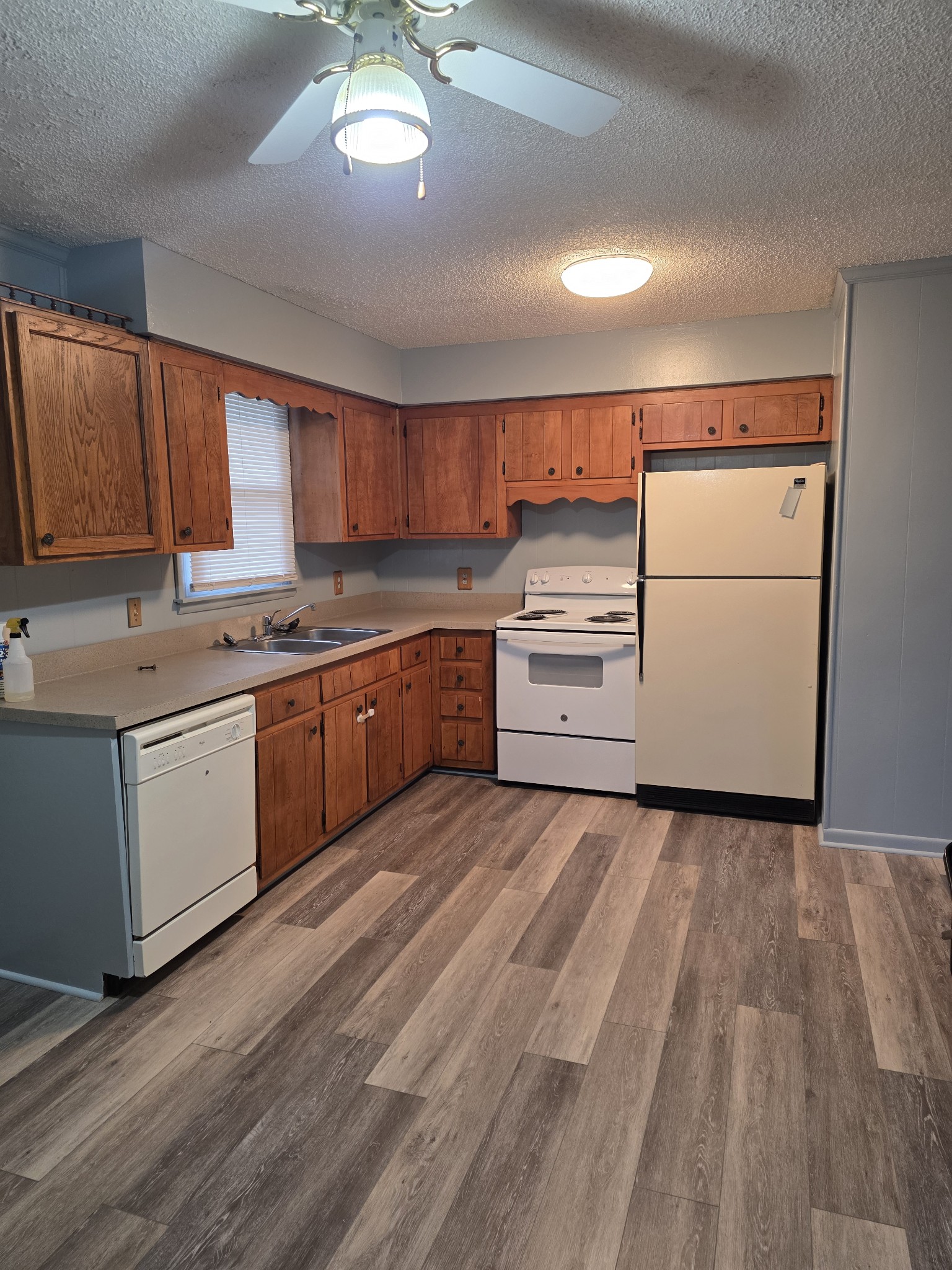 226 Becklea Drive Madison, TN 37115 - Photo 14 of 20 a kitchen with cabinets a sink and appliances