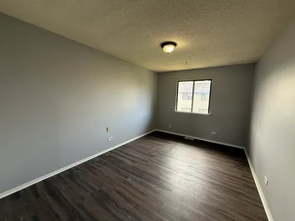 $2,300 | 4564 Whitney Drive, Hanover Park, IL 60133