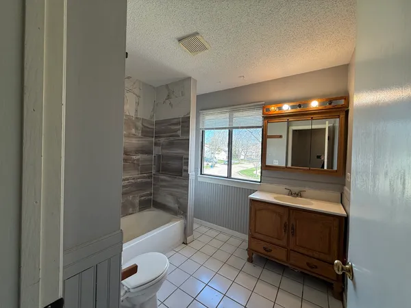 $2,300 | 4564 Whitney Drive, Hanover Park, IL 60133