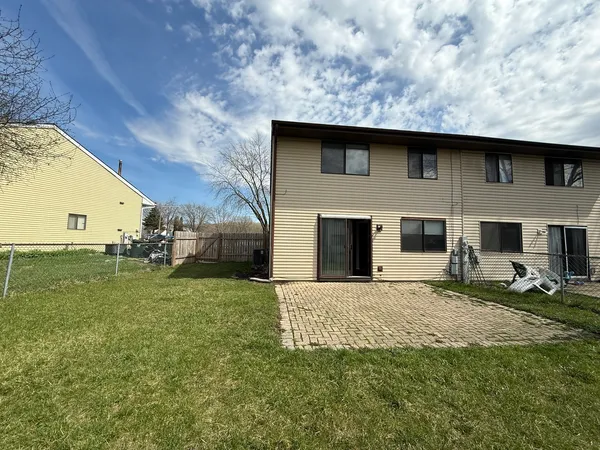 $2,300 | 4564 Whitney Drive, Hanover Park, IL 60133