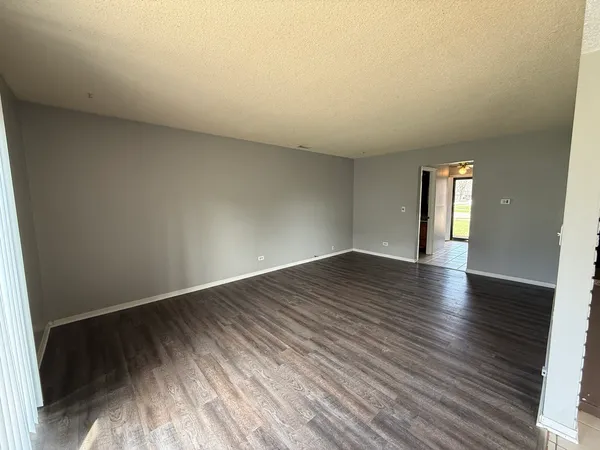 $2,300 | 4564 Whitney Drive, Hanover Park, IL 60133