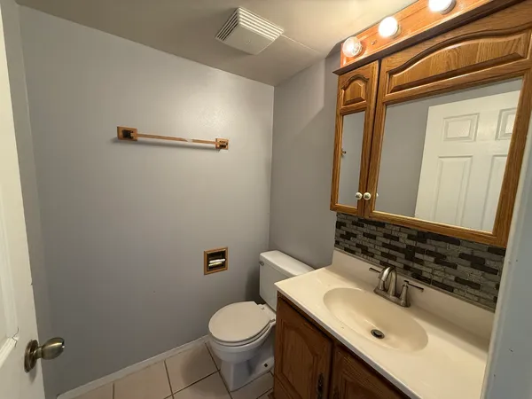 $2,300 | 4564 Whitney Drive, Hanover Park, IL 60133