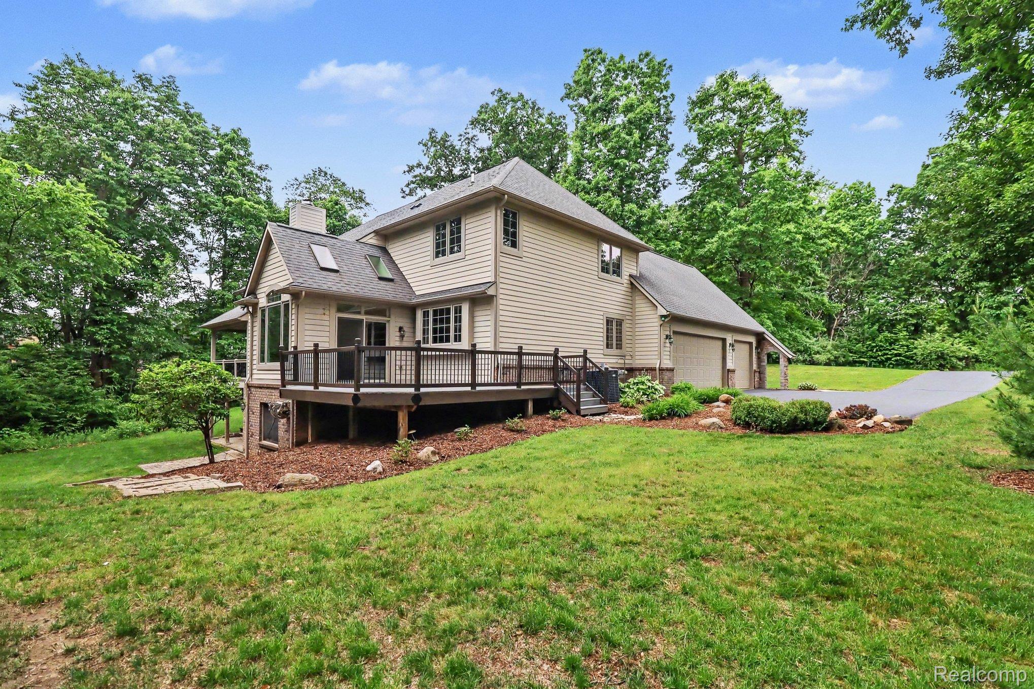 10490 Deer Ridge Trail Holly, MI 48442 - Photo 4 of 56 050_file_6575.jpg