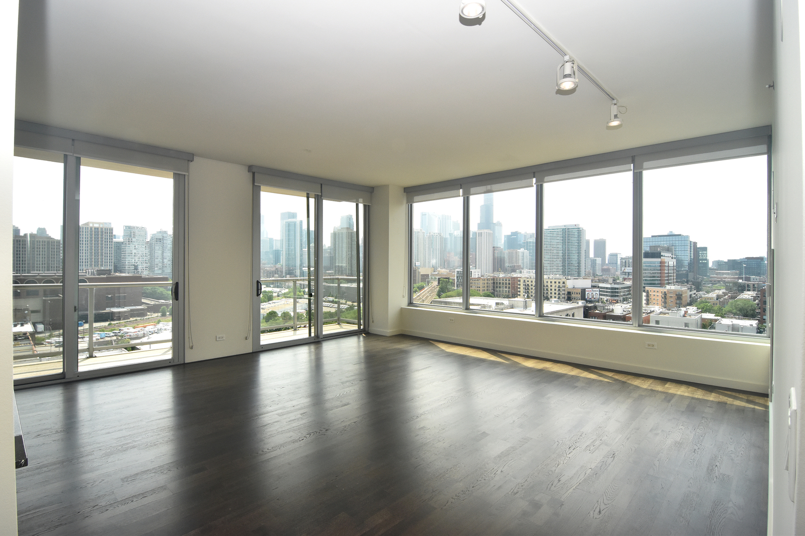 910 West Huron Street, Unit 1114 Chicago, IL 60642 - Photo 3 of 34