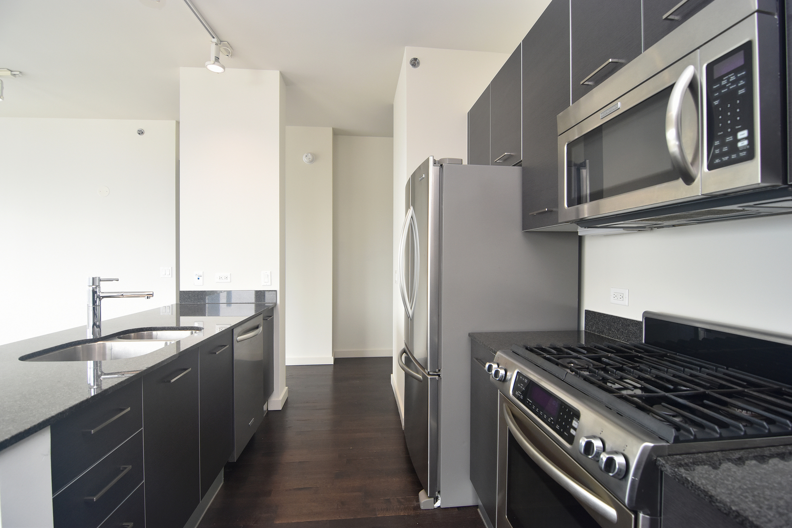 910 West Huron Street, Unit 1114 Chicago, IL 60642 - Photo 21 of 34