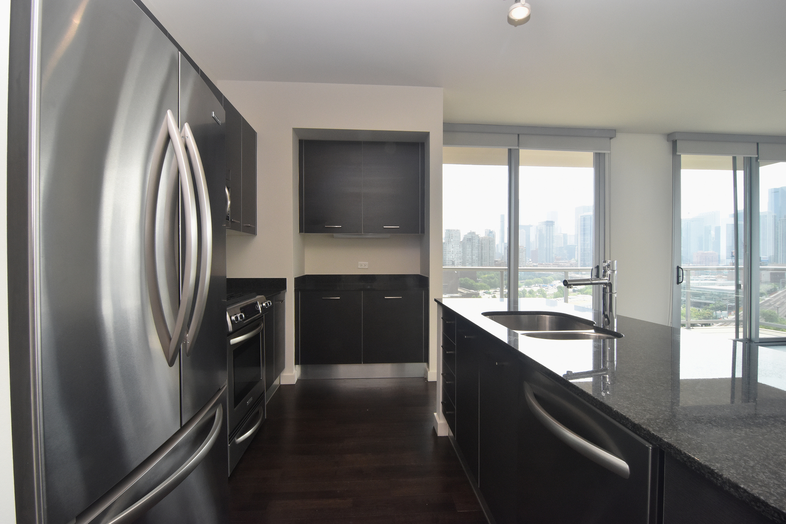 910 West Huron Street, Unit 1114 Chicago, IL 60642 - Photo 23 of 34