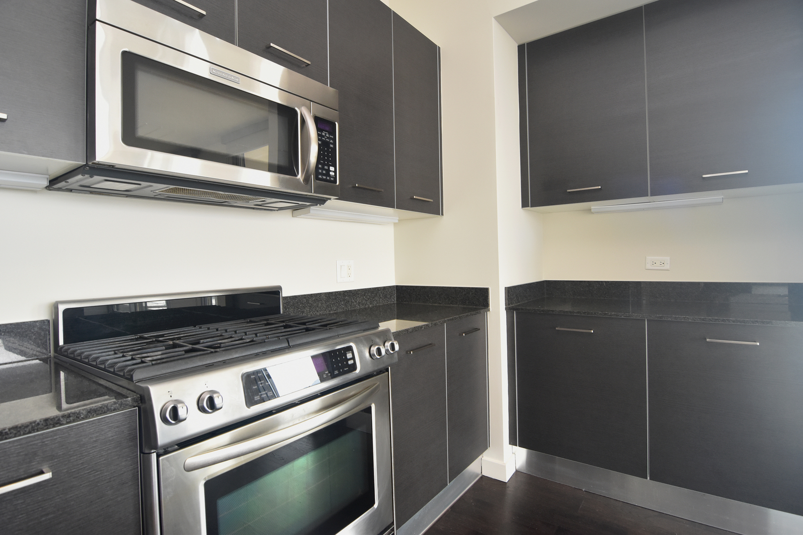 910 West Huron Street, Unit 1114 Chicago, IL 60642 - Photo 24 of 34