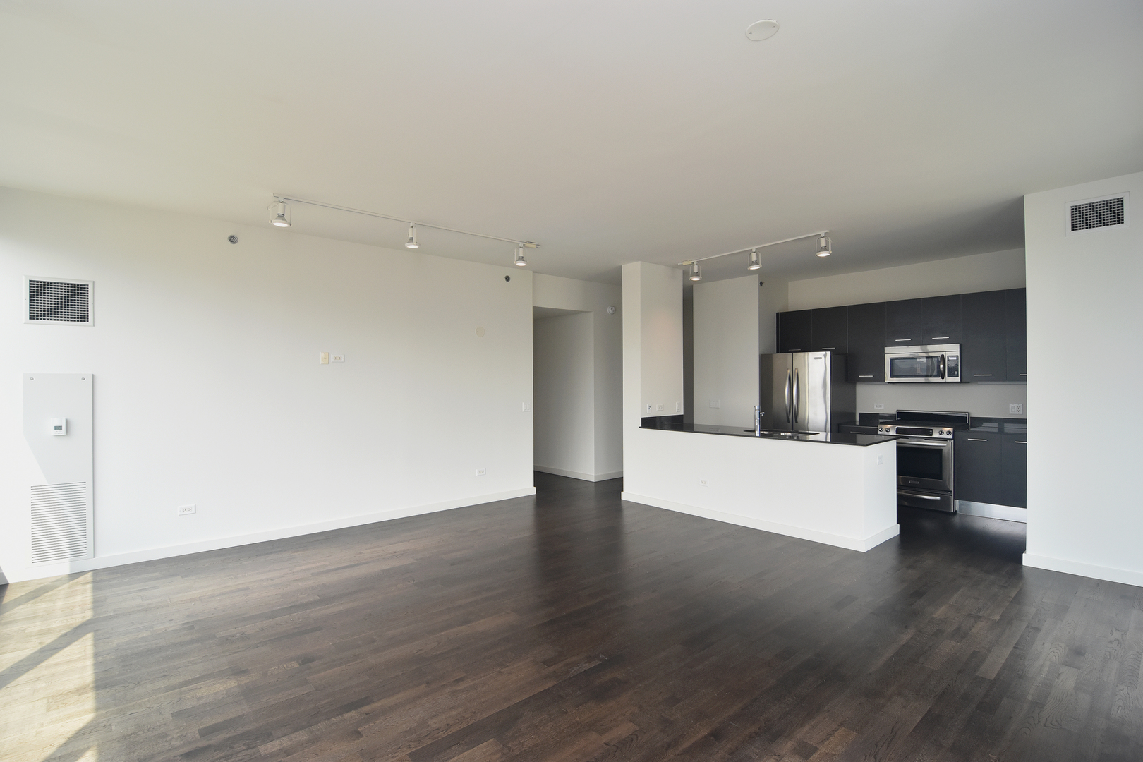 910 West Huron Street, Unit 1114 Chicago, IL 60642 - Photo 7 of 34