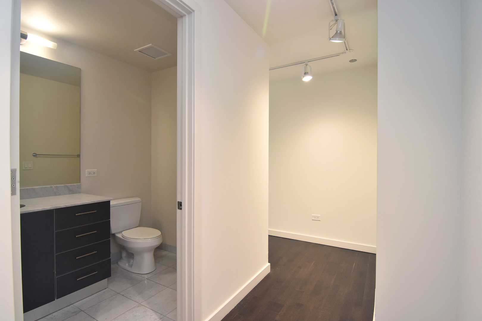 910 West Huron Street, Unit 1114 Chicago, IL 60642 - Photo 10 of 34