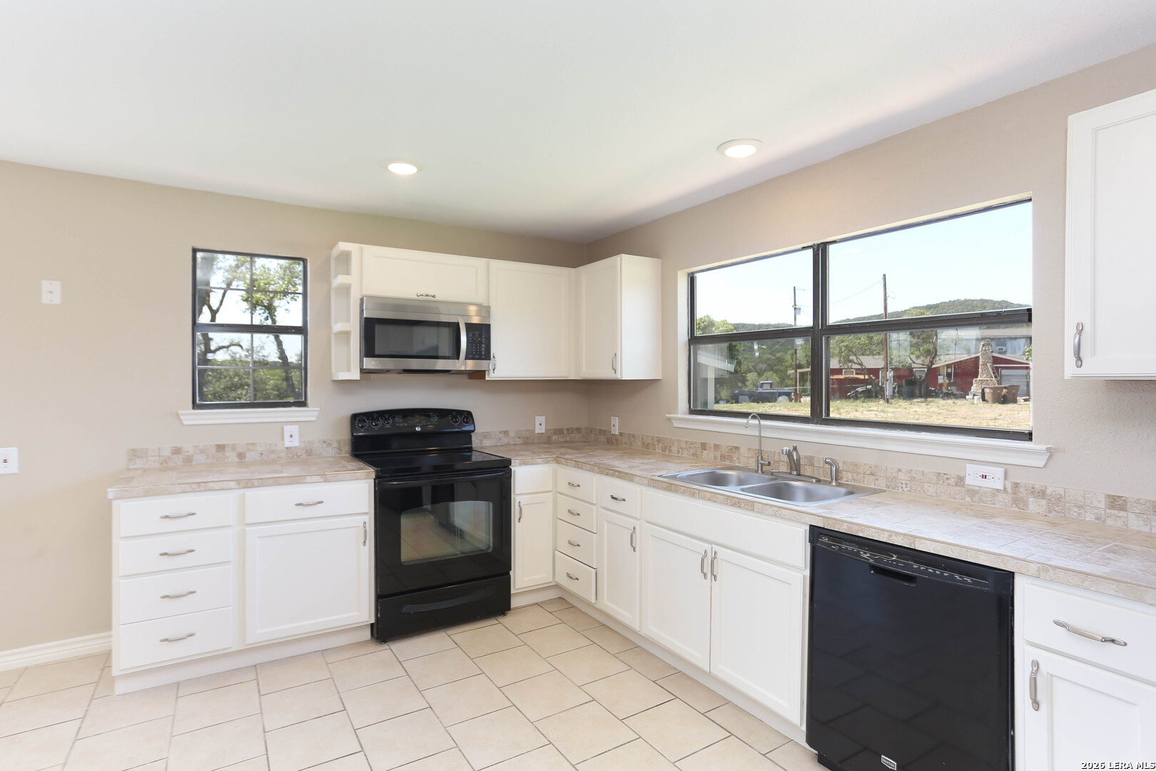 693 Snake Road Pipe Creek, TX 78063 - Photo 13 of 30